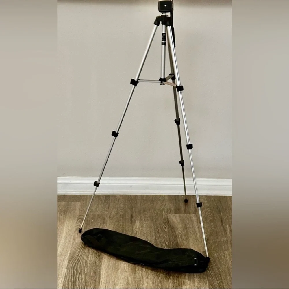 Adjustable silver and black tripod with black bag